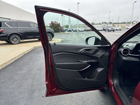 Certified 2025 Chevrolet Trax RS w/ Driver Confidence Package FWD image 9