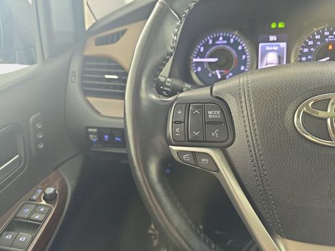 Used 2017 Toyota Sienna Limited Premium w/ Protection Package image 21