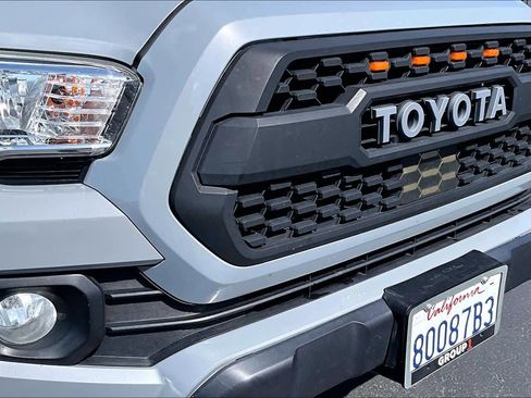 Used 2021 Toyota Tacoma TRD Off-Road w/ Technology Package AWD/4WD image 29