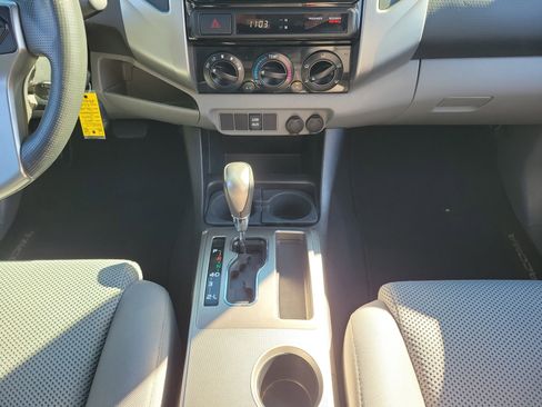 Used 2014 Toyota Tacoma PreRunner image 17