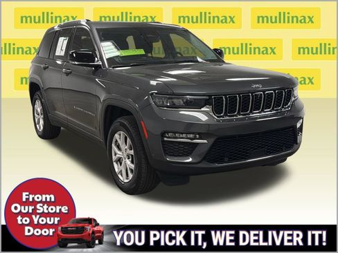 Used 2022 Jeep Grand Cherokee Limited w/ Luxury Tech Group II AWD/4WD image 2