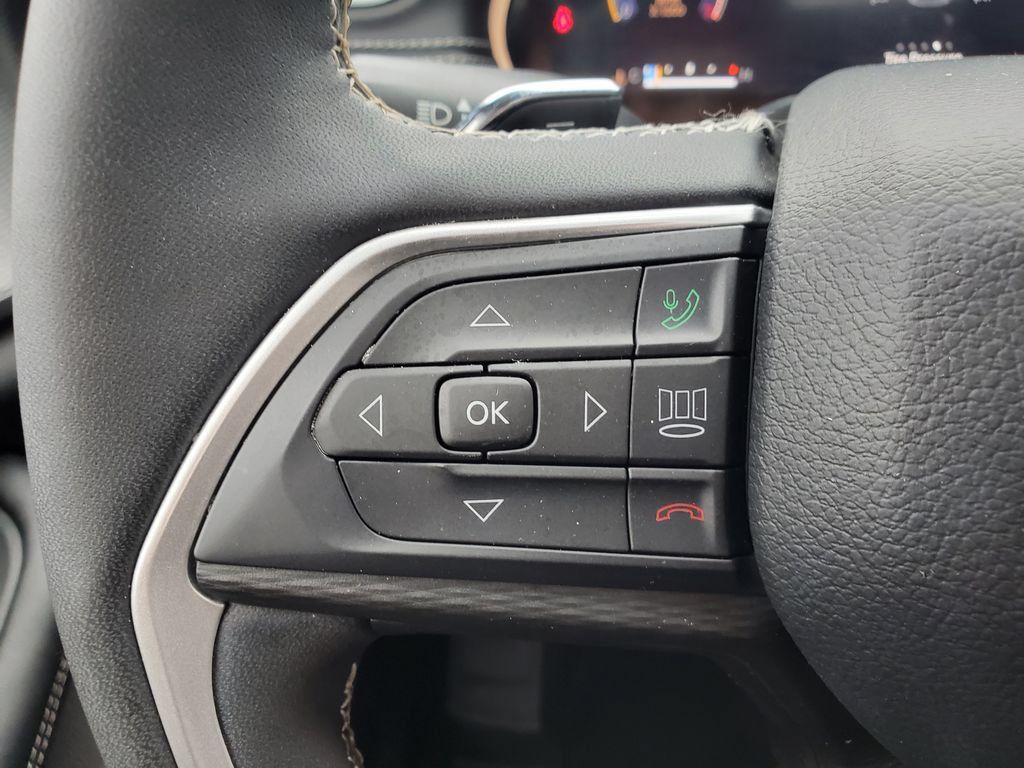 Used 2023 Jeep Grand Cherokee Altitude AWD/4WD image 21