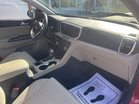 Used 2022 Kia Sportage LX w/ LX FWD Value Edition Package image 11