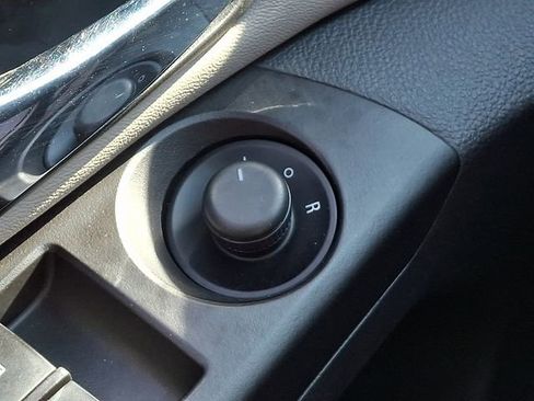 Used 2013 Chevrolet Cruze LS FWD image 27