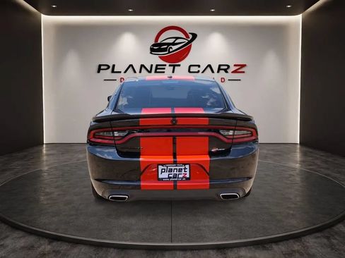 Used 2022 Dodge Charger SXT w/ Blacktop Package RWD image 3