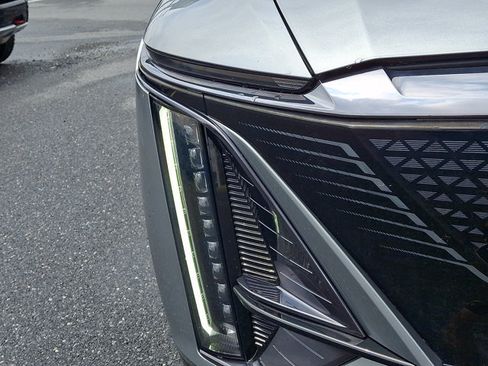Used 2024 Cadillac Lyriq Sport w/ LPO, Floor Liner Package AWD/4WD image 9