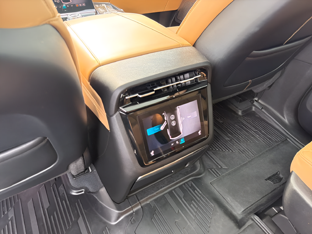 Certified 2026 Cadillac Escalade IQL Sport 2 w/ LPO, Floor Liner Package AWD/4WD image 31