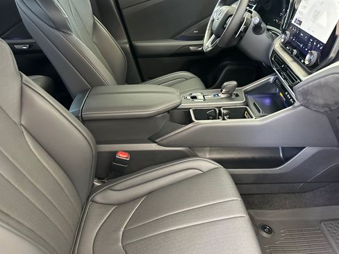 Used 2025 Lexus TX 500h AWD w/ Technology Package image 27