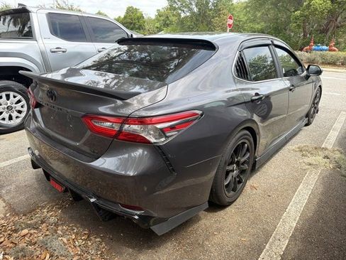 Used 2018 Toyota Camry SE image 2