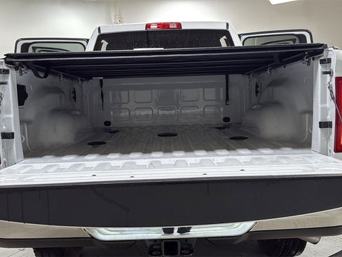 Used 2022 RAM 2500 Tradesman w/ Chrome Appearance Group image 16
