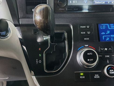 Used 2017 Toyota Sienna XLE w/ XLE Navigation Package FWD image 23