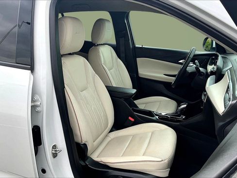 Certified 2024 Buick Encore GX Avenir image 7