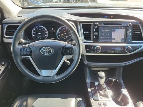Used 2016 Toyota Highlander XLE image 18