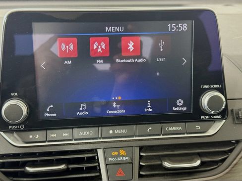Used 2024 Nissan Altima 2.5 SV FWD image 19