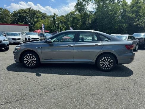 Used 2019 Volkswagen Jetta SEL w/ Cold Weather Package FWD image 2
