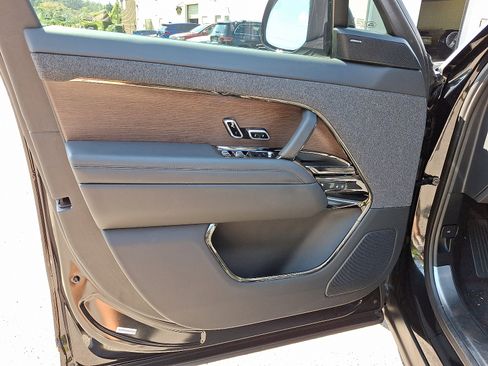 Used 2023 Land Rover Range Rover Sport SE image 13