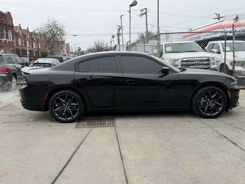 Used 2021 Dodge Charger SXT w/ Blacktop Package image 4