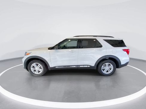 Used 2023 Ford Explorer XLT w/ Equipment Group 202A image 5