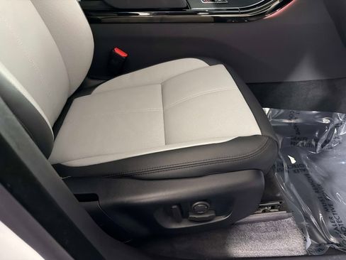 Used 2025 Land Rover Range Rover Velar Dynamic SE image 21