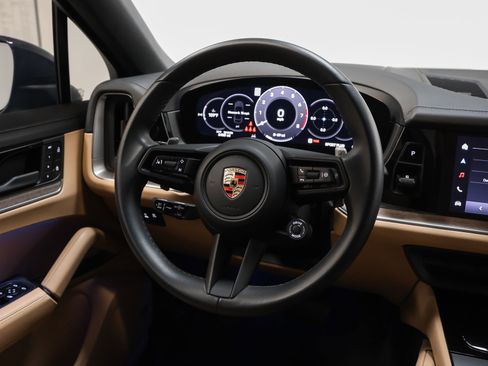 Certified 2024 Porsche Cayenne Coupe AWD/4WD image 34
