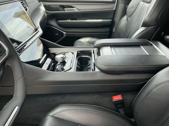 Used 2025 Jeep Wagoneer 4WD image 21