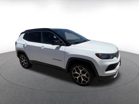 Used 2025 Jeep Compass Limited AWD/4WD image 2