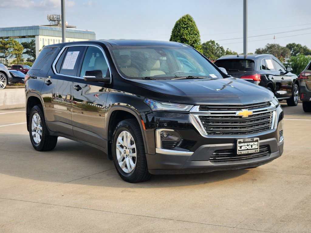 Used 2023 Chevrolet Traverse LS w/ Safety Package FWD image 3
