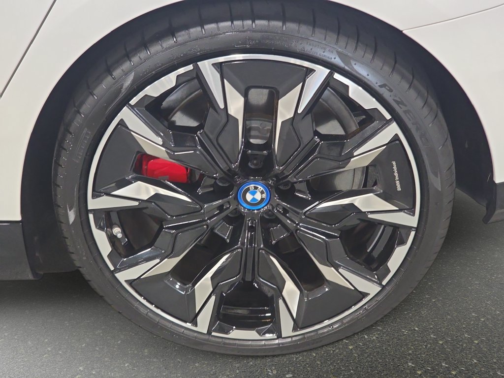 Certified 2024 BMW i5 M60 w/ Executive Package AWD/4WD image 25