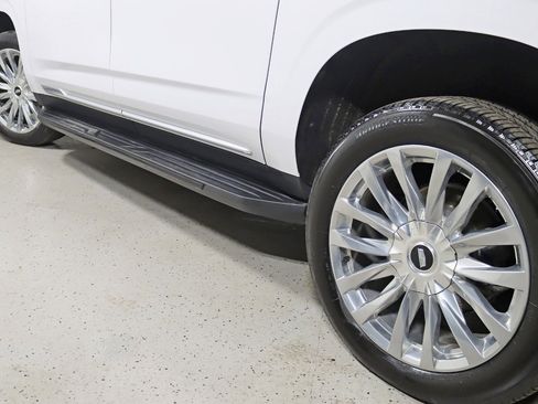 Used 2023 Cadillac Escalade ESV Premium Luxury image 12