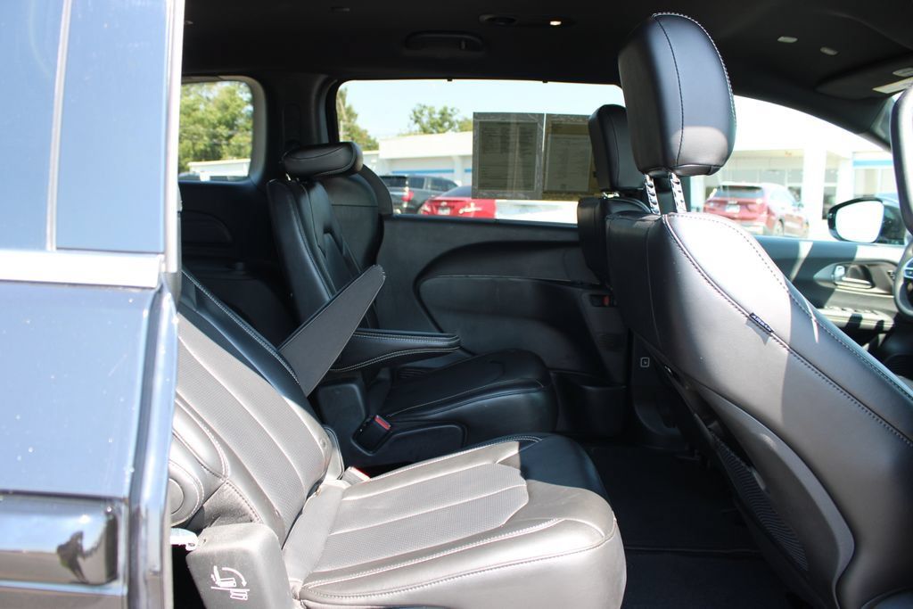 Used 2025 Chrysler Pacifica Select FWD image 32