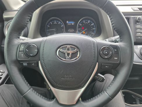 Used 2018 Toyota RAV4 XLE AWD/4WD image 14