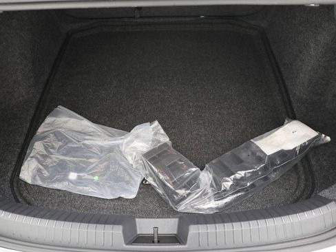 Used 2025 Volkswagen Jetta SEL image 32