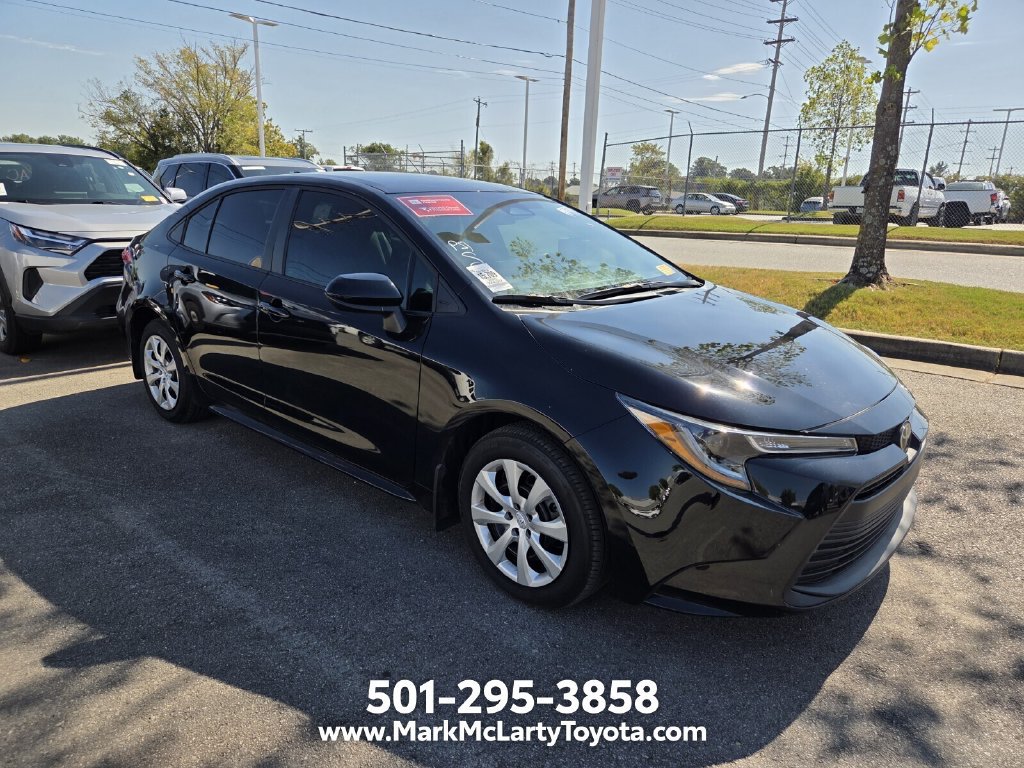 Used 2026 Toyota Corolla LE FWD image 3