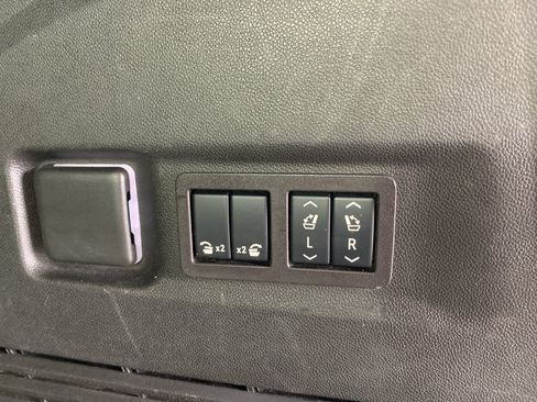 Used 2024 Chevrolet Suburban Premier AWD/4WD image 34