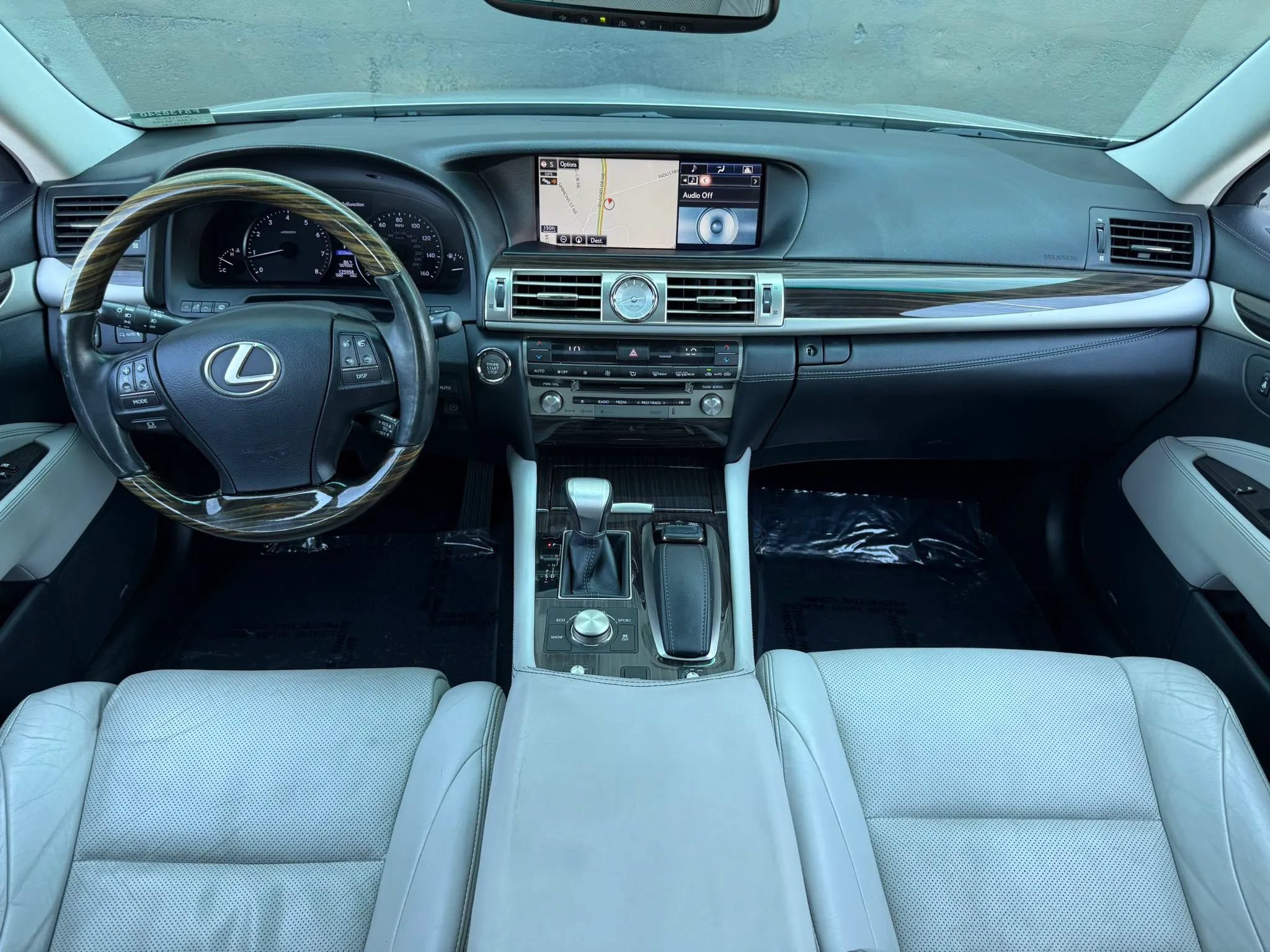 Used 2015 Lexus LS 460 w/ Comfort Package RWD image 16