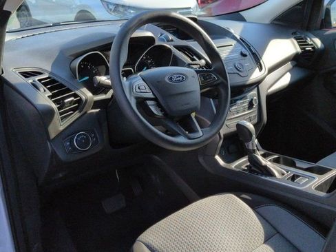 Used 2017 Ford Escape SE w/ SE Cold Weather Package FWD image 9