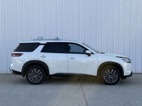 Used 2024 Nissan Pathfinder SL w/ SL Premium Package image 3