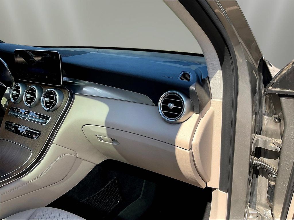 Used 2020 Mercedes-Benz GLC 300 image 26