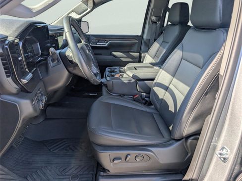 Used 2024 Chevrolet Silverado 1500 LT image 14