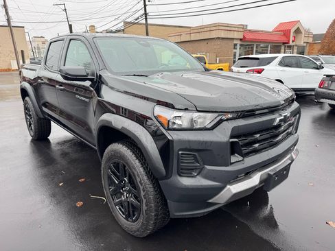 Used 2024 Chevrolet Colorado Trail Boss image 3