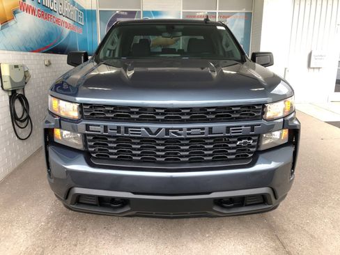 Used 2020 Chevrolet Silverado 1500 Custom w/ Custom Value Package AWD/4WD image 2