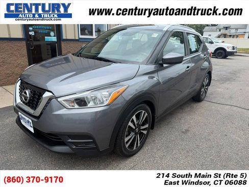 Used 2019 Nissan Kicks SV FWD image 1