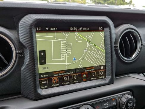 Used 2023 Jeep Wrangler Unlimited Sahara AWD/4WD image 25