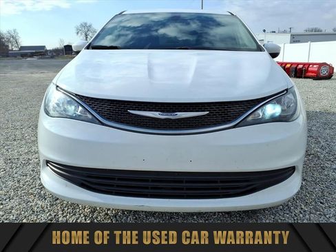 Used 2019 Chrysler Pacifica LX image 2