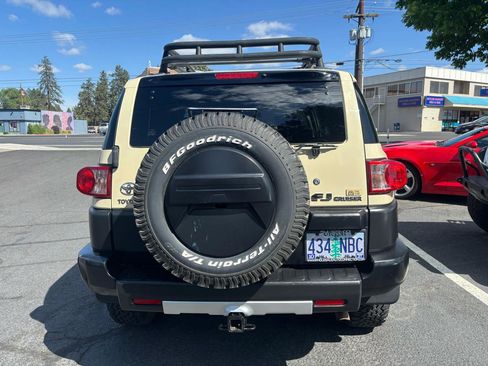 Used 2010 Toyota FJ Cruiser 4WD image 4