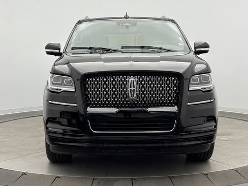 Used 2024 Lincoln Navigator Premiere image 2