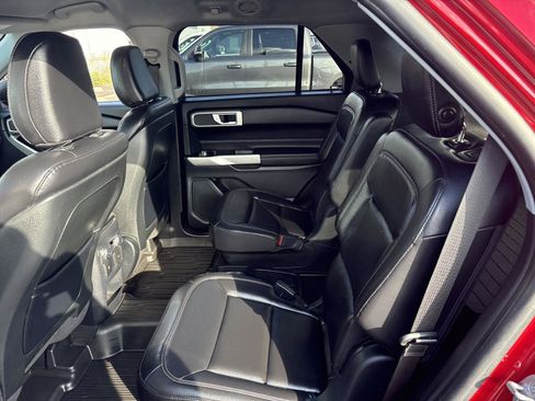 Used 2020 Ford Explorer XLT w/ Equipment Group 202A AWD/4WD image 21