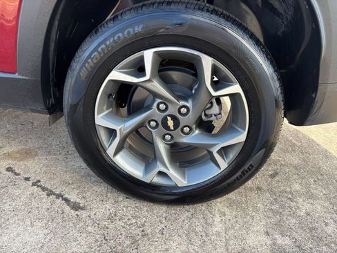 Used 2025 Chevrolet Trax LT w/ LT Convenience Package FWD image 24