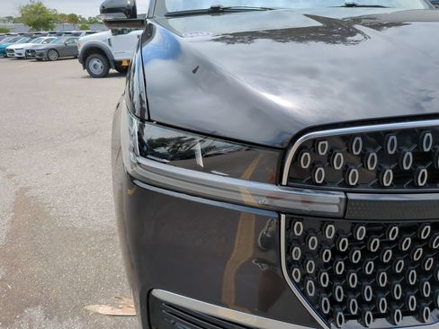 Used 2025 Lincoln Navigator L Reserve AWD/4WD image 9