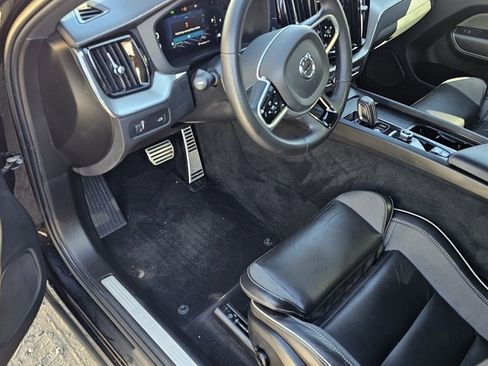 Certified 2022 Volvo XC60 B6 R-Design w/ Climate Package image 16